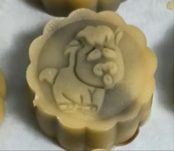 小马生肖模具制作的月饼